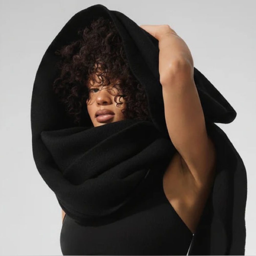 Alo Yoga Merino Wool Oversized Scarf Black Cozy Winter Luxury Wrap - Picture 2 of 9